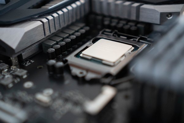 Quels sont les défis de la dissipation thermique dans les PC compacts ?