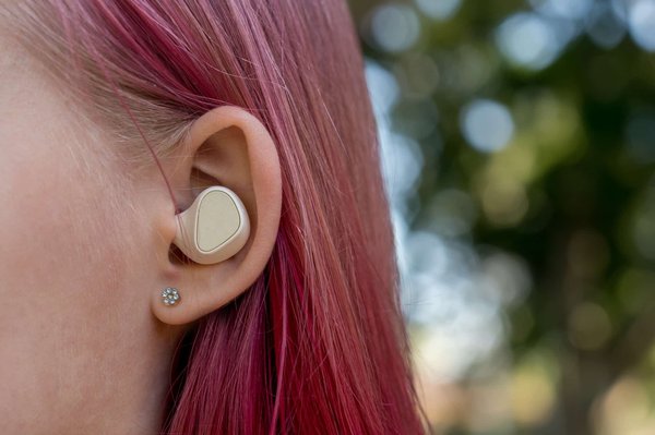 Quel est le meilleur micro-casque sans fil Jabra pour les conférences téléphoniques en 2024 ?